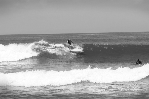 medewi-surfing_bw